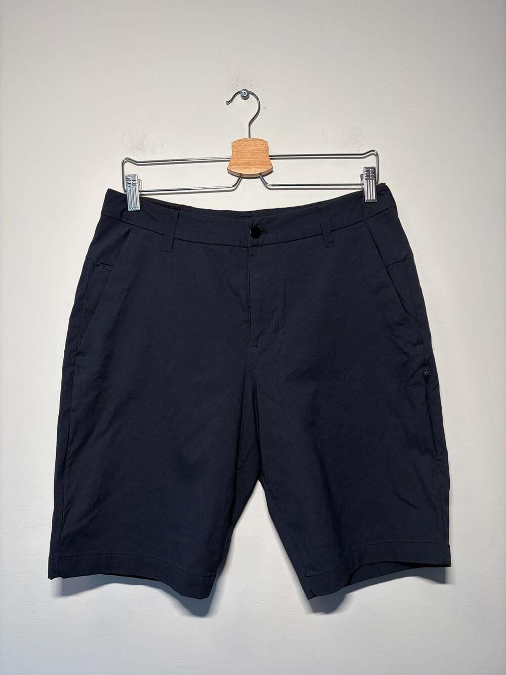 Lululemon ABC Shorts Black Casual Golf 9" Inseam
Size 31